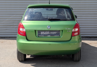 Подержанный автомобиль Skoda Fabia Hatchback 2012 года (6 фото)
