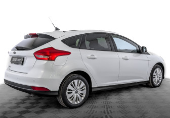 Подержанный автомобиль Ford Focus Hatchback 2018 года (5 фото)