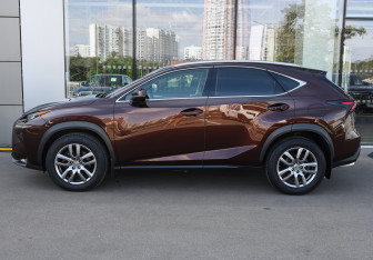Подержанный автомобиль Lexus NX 2016 года (7 фото)