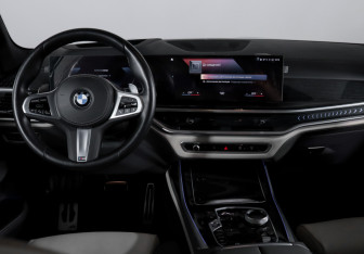 Подержанный автомобиль BMW X7 2023 года (12 фото)