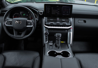 Подержанный автомобиль Toyota Land Cruiser Suv 2021 года (10 фото)