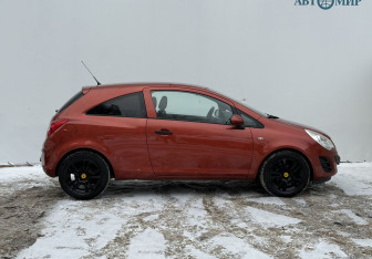 Подержанный автомобиль Opel Corsa 2011 года (4 фото)