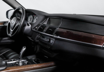 Подержанный автомобиль BMW X5 2009 года (9 фото)