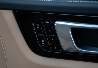 Подержанный автомобиль Porsche Cayenne 2019 года (20 фото)
