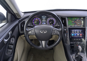 Подержанный автомобиль Infiniti Q50 2014 года (21 фото)