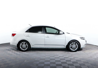 Подержанный автомобиль Kia Cerato Sedan 2012 года (4 фото)