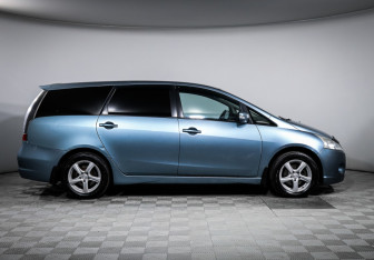 Подержанный автомобиль Mitsubishi Grandis 2008 года (4 фото)