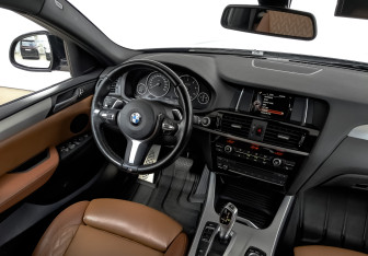 Подержанный автомобиль BMW X4 2017 года (30 фото)