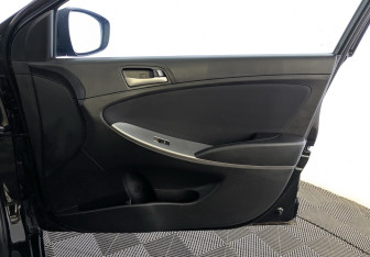 Подержанный автомобиль Hyundai Solaris Sedan 2015 года (22 фото)