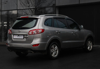Подержанный автомобиль Hyundai Santa Fe 2010 года (5 фото)