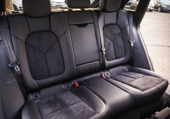 Подержанный автомобиль Porsche Macan 2021 года (18 фото)