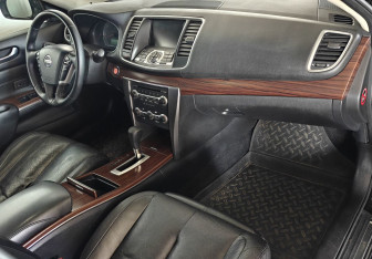 Подержанный автомобиль Nissan Teana 2010 года (10 фото)