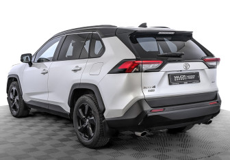 Подержанный автомобиль Toyota RAV4 2021 года (7 фото)