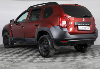 Подержанный автомобиль Renault Duster 2014 года (4 фото)