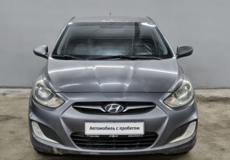 Подержанный автомобиль Hyundai Solaris Sedan 2011 года (2 фото)