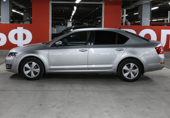 Подержанный автомобиль Skoda Octavia Liftback 2014 года (8 фото)