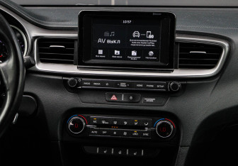 Подержанный автомобиль Kia Ceed Hatchback 2018 года (10 фото)