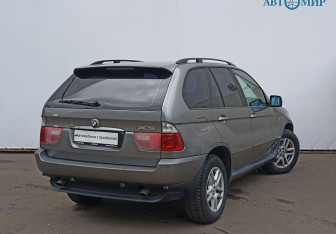 Подержанный автомобиль BMW X5 2003 года (5 фото)