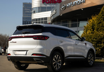 Подержанный автомобиль Geely Okavango 2024 года (4 фото)