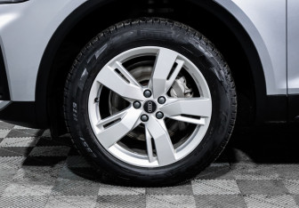 Подержанный автомобиль Audi Q5 2021 года (15 фото)