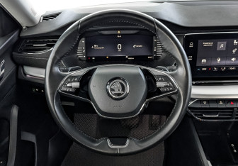 Подержанный автомобиль Skoda Octavia Liftback 2021 года (21 фото)