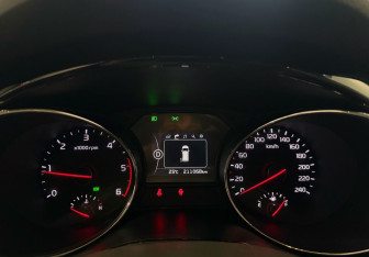 Подержанный автомобиль Kia Carnival 2017 года (16 фото)