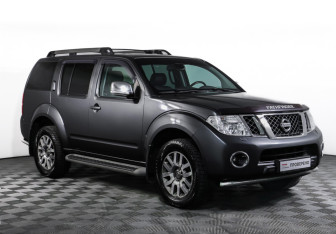 Подержанный автомобиль Nissan Pathfinder 2011 года (3 фото)