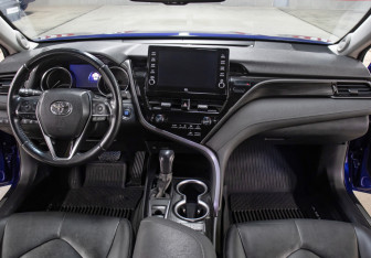 Подержанный автомобиль Toyota Camry Sedan 2021 года (14 фото)