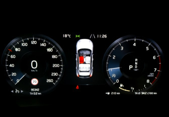 Подержанный автомобиль Volvo XC40 2021 года (13 фото)