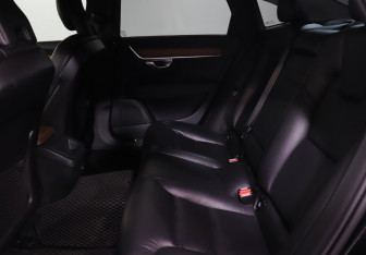 Подержанный автомобиль Volvo S90 2019 года (10 фото)