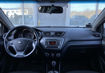 Подержанный автомобиль Kia Rio Sedan 2016 года (11 фото)