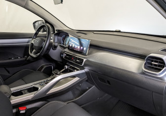 Подержанный автомобиль Geely Coolray 2023 года (10 фото)