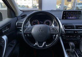 Подержанный автомобиль Mitsubishi Eclipse Cross 2018 года (14 фото)