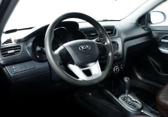 Подержанный автомобиль Kia Rio Hatchback 2013 года (9 фото)