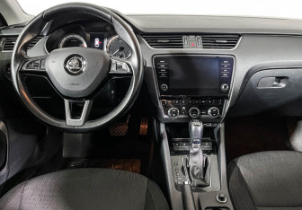 Подержанный автомобиль Skoda Octavia Wagon 2018 года (12 фото)