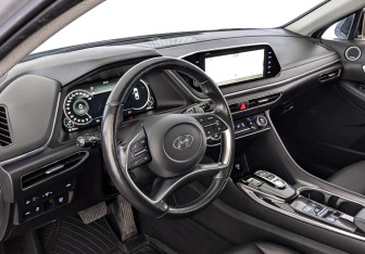 Подержанный автомобиль Hyundai Sonata 2022 года (15 фото)
