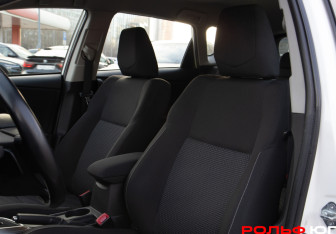 Подержанный автомобиль Toyota Auris Hatchback 2014 года (12 фото)