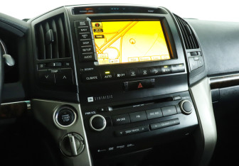 Подержанный автомобиль Toyota Land Cruiser Suv 2011 года (21 фото)