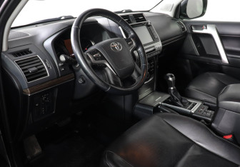 Подержанный автомобиль Toyota Land Cruiser Prado 2018 года (9 фото)