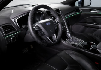Подержанный автомобиль Ford Mondeo Sedan 2015 года (14 фото)