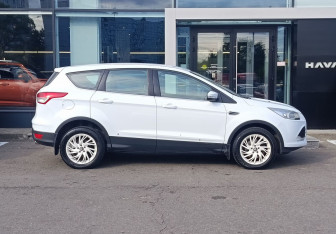 Подержанный автомобиль Ford Kuga 2015 года (4 фото)