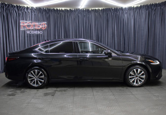 Подержанный автомобиль Lexus ES 2018 года (4 фото)