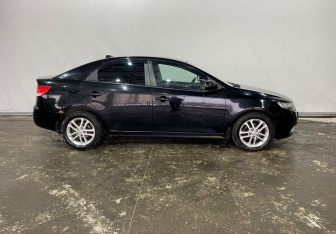Подержанный автомобиль Kia Cerato Sedan 2011 года (7 фото)