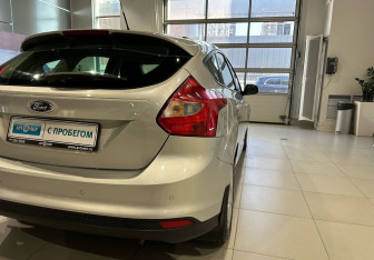 Подержанный автомобиль Ford Focus Hatchback 2014 года (10 фото)