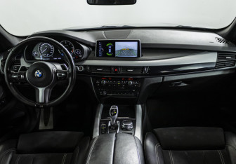 Подержанный автомобиль BMW X5 2016 года (13 фото)