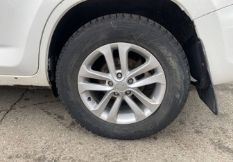 Подержанный автомобиль Toyota RAV4 2012 года (12 фото)