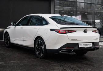 Подержанный автомобиль Changan Lamore 2024 года (7 фото)