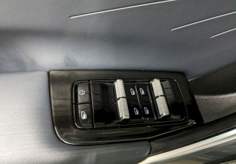 Подержанный автомобиль Geely Atlas 2024 года (12 фото)