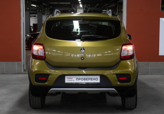 Подержанный автомобиль Renault Sandero 2016 года (6 фото)