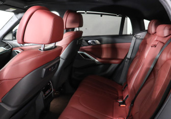 Подержанный автомобиль BMW X6 2021 года (13 фото)